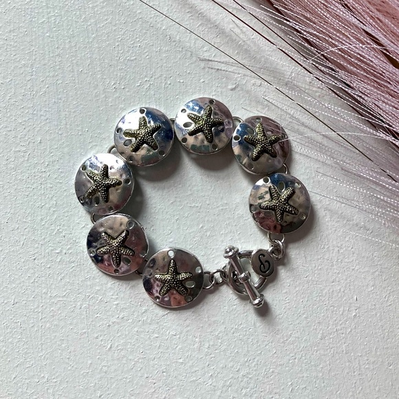 Silver sand dollar link bracelet. 7” includes clasp. - Picture 6 of 7